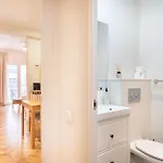 Warmth And Comfort In The Sought-after Eixample *