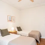 Warmth And Comfort In The Sought-after Eixample Apartamento Barcelona