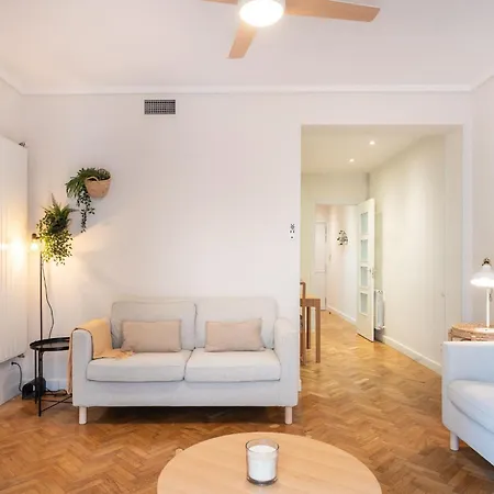 Warmth And Comfort In The Sought-after Eixample * Barcelona