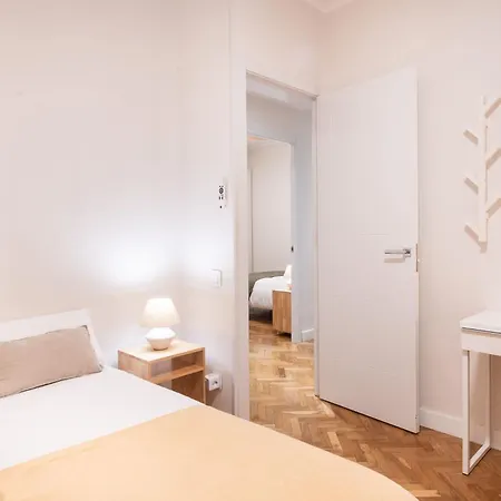 Warmth And Comfort In The Sought-after Eixample *
