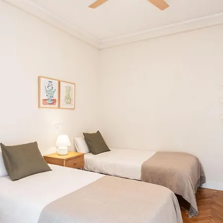 Warmth And Comfort In The Sought-after Eixample Apartment Barcelona
