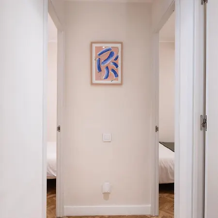 Warmth And Comfort In The Sought-after Eixample Apartment *
