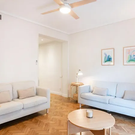 Apartment Warmth And Comfort In The Sought-after Eixample Barcelona