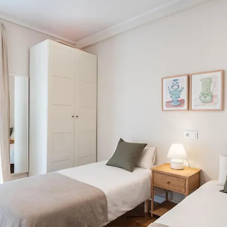 Warmth And Comfort In The Sought-after Eixample * Barcelona