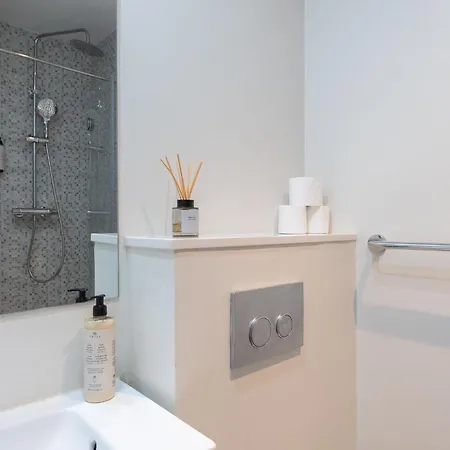 Warmth And Comfort In The Sought-after Eixample Apartment Barcelona