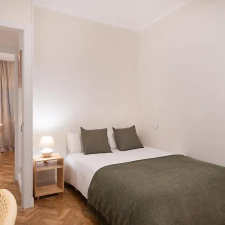 Warmth And Comfort In The Sought-after Eixample Apartment *