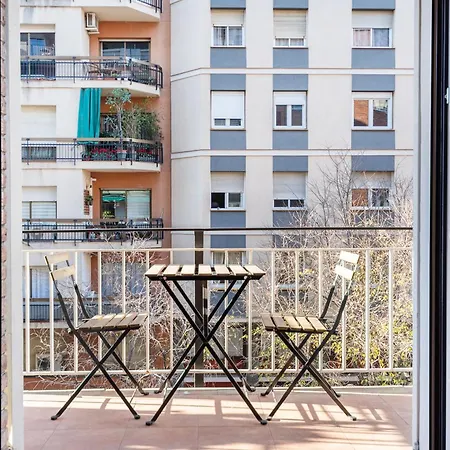 Warmth And Comfort In The Sought-after Eixample Barcelona