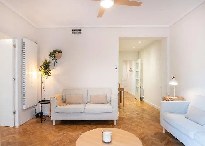 Warmth And Comfort In The Sought-after Eixample * Barselona