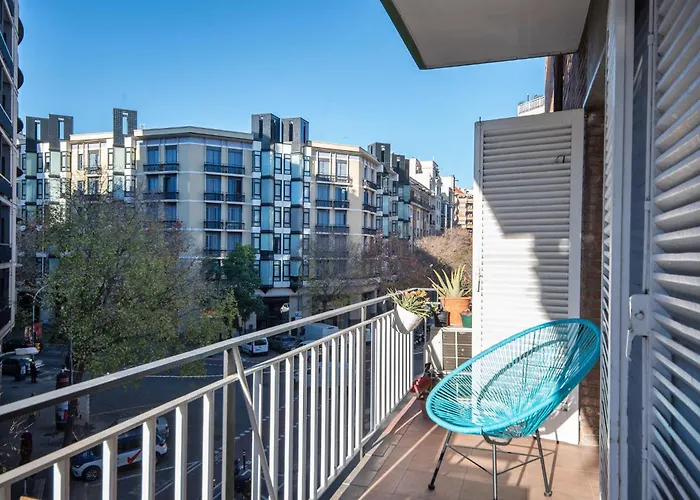 Warmth And Comfort In The Sought-after Eixample Apartman Barcelona