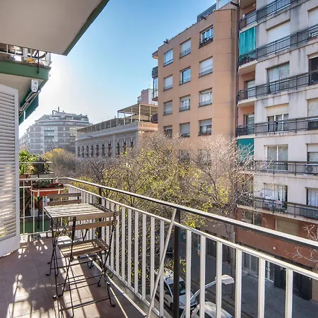 Warmth And Comfort In The Sought-after Eixample Lejlighed *