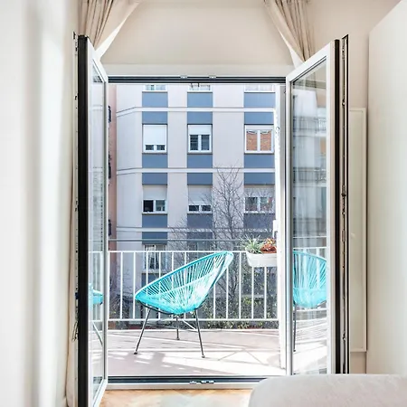 Warmth And Comfort In The Sought-after Eixample Barcelone