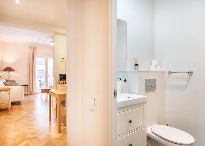 Warmth And Comfort In The Sought-after Eixample *