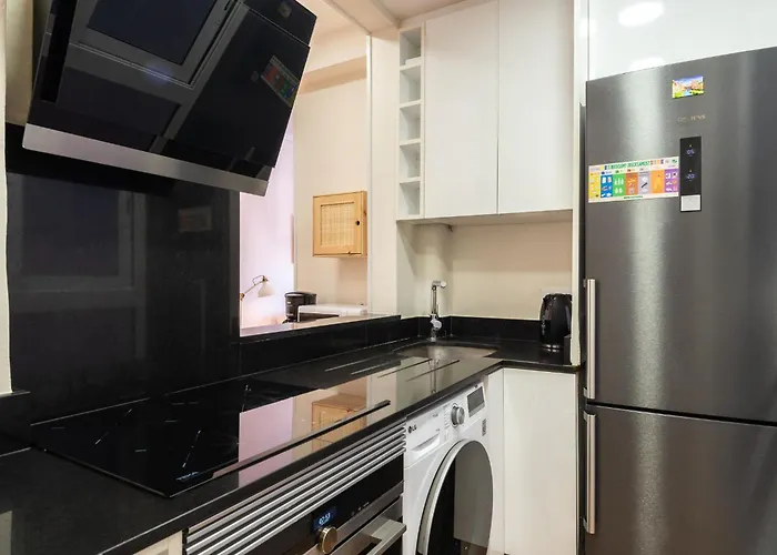 Warmth And Comfort In The Sought-after Eixample Appartement