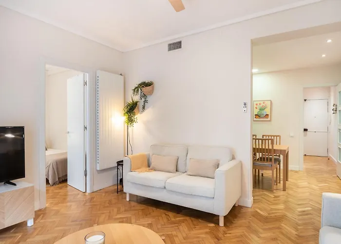 Warmth And Comfort In The Sought-after Eixample *
