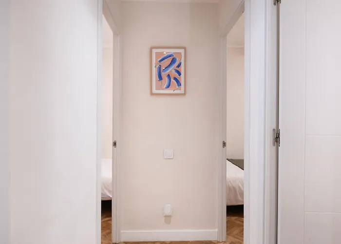 Warmth And Comfort In The Sought-after Eixample Appartement *