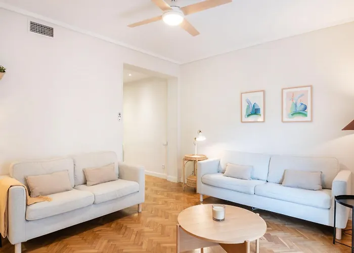Appartement Warmth And Comfort In The Sought-after Eixample Barcelona