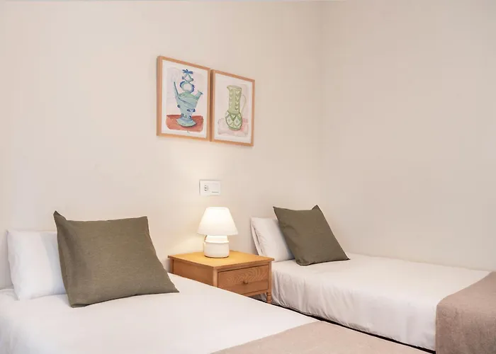 Warmth And Comfort In The Sought-after Eixample Appartement